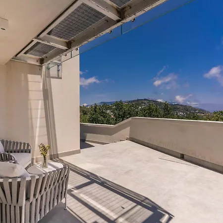 Sophie With Pool Sea Views & Concierge